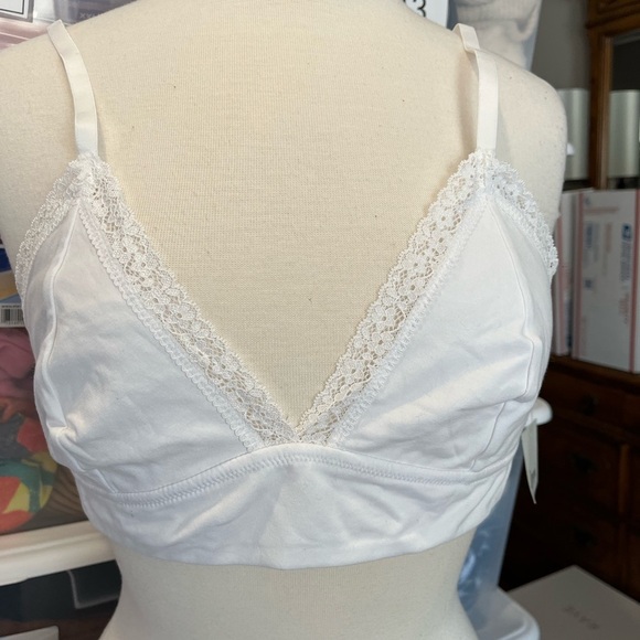 Jenni Bra - Picture 1 of 6